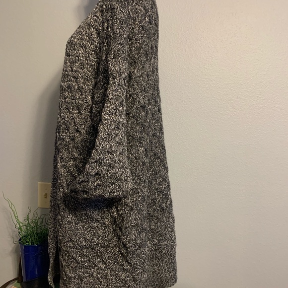 EUC Black & White Acrylic Sweater Cardigan with PocketsKC - Picture 2 of 4